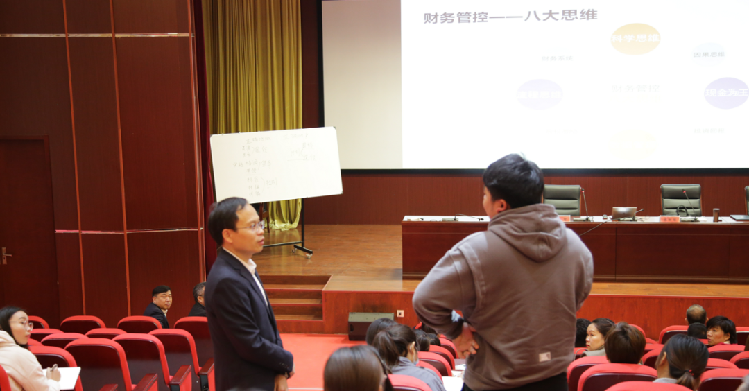 安平集团董事长杨树军受民权县工商联邀请为企业负责人进行专题授课