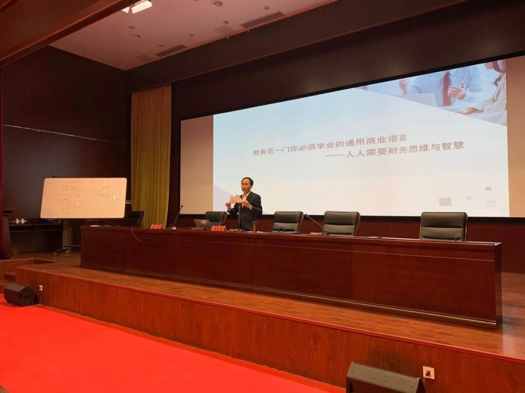 安平集团董事长杨树军受民权县工商联邀请为企业负责人进行专题授课